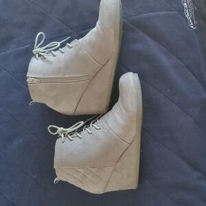 Cato gray wedge bootie 8.5